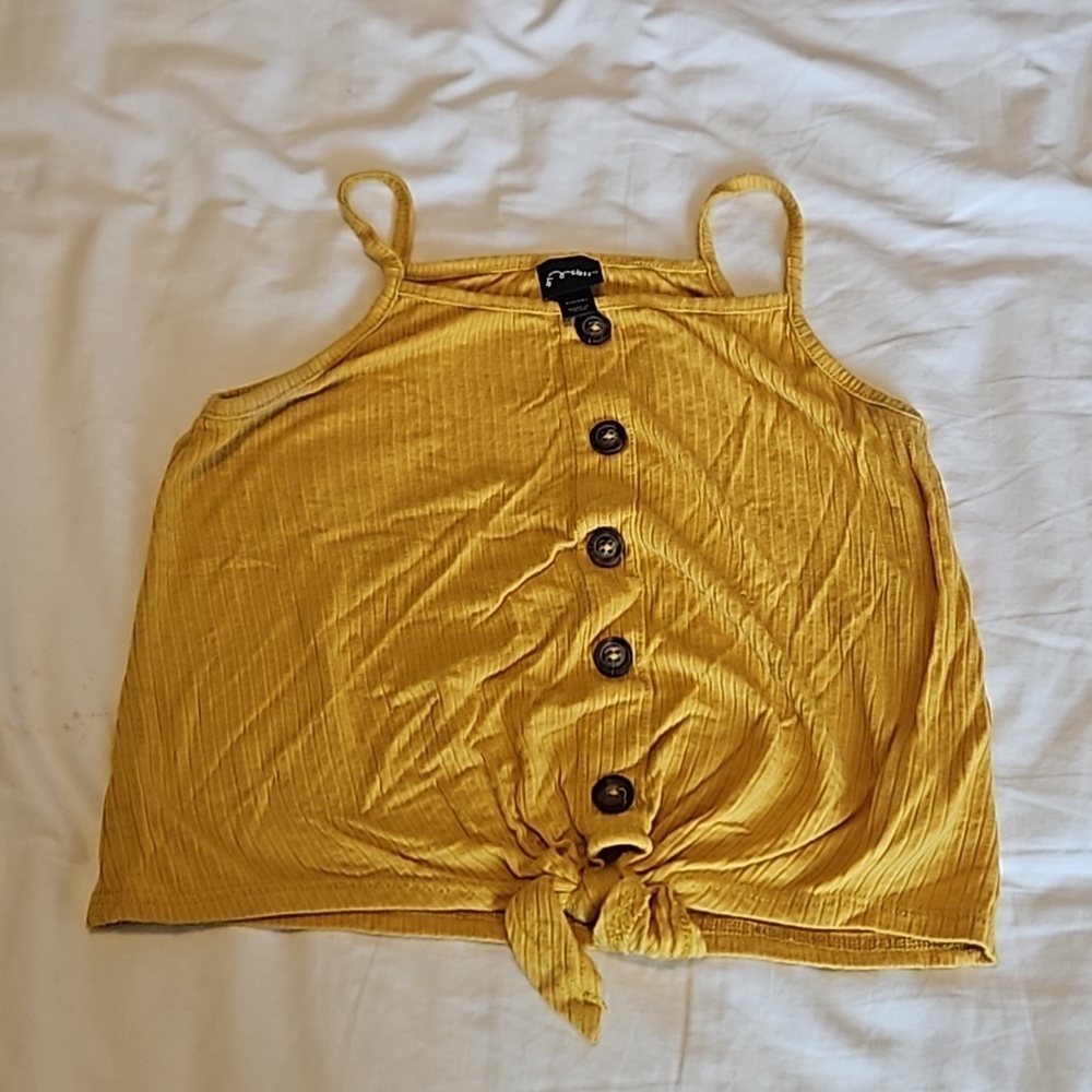 🩴Yellow Crop Top with Decrtive Buttons Size S